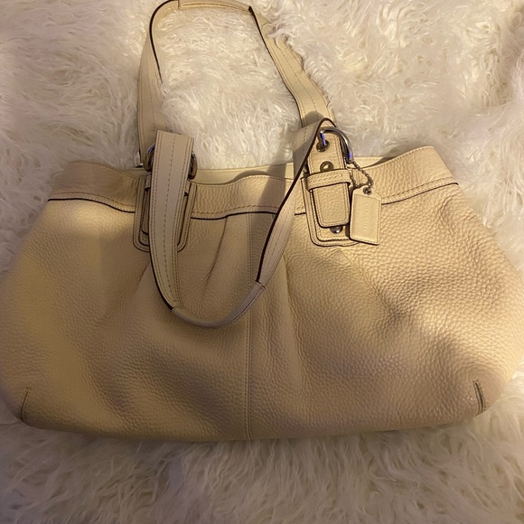 COACH A1072 F13733 Soho Cream Pebbled Leather Pleated Tote - Picture 5 of 11